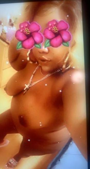 La La, 25  female escort, Boston