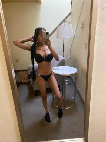 Emily, 23  female escort, Boston